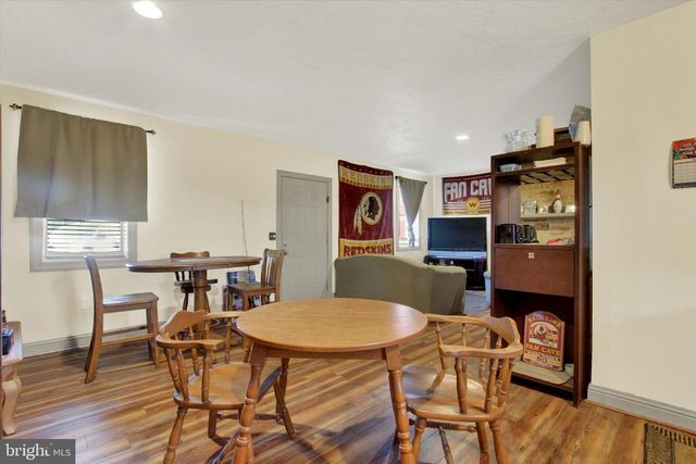 2894 OXFORD RD, New Oxford, PA 17350