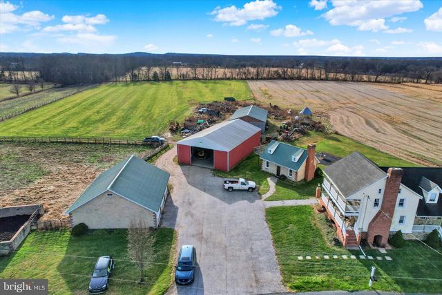 2894 OXFORD RD, New Oxford, PA 17350