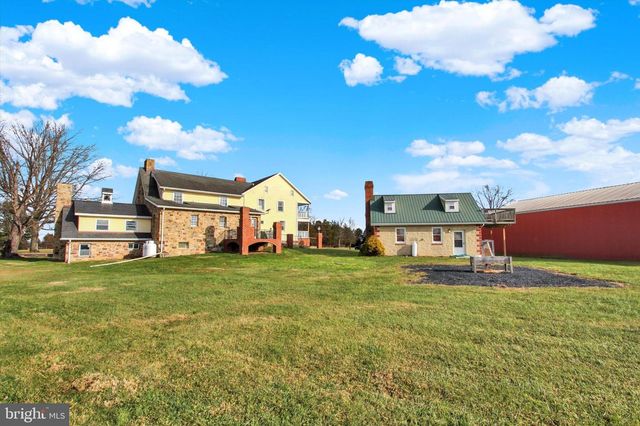 2894 OXFORD RD, New Oxford, PA 17350