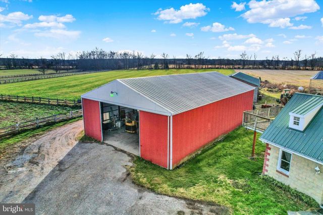 2894 OXFORD RD, New Oxford, PA 17350