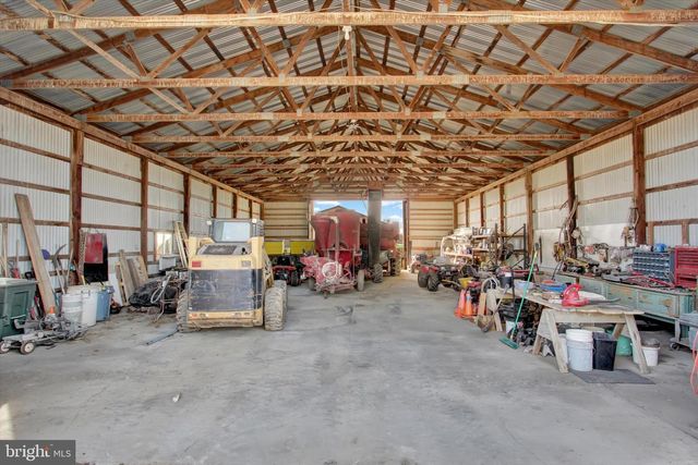 2894 OXFORD RD, New Oxford, PA 17350