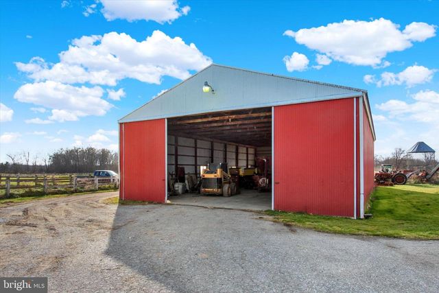 2894 OXFORD RD, New Oxford, PA 17350