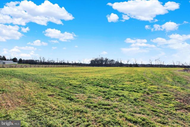 2894 OXFORD RD, New Oxford, PA 17350