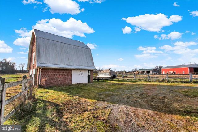 2894 OXFORD RD, New Oxford, PA 17350