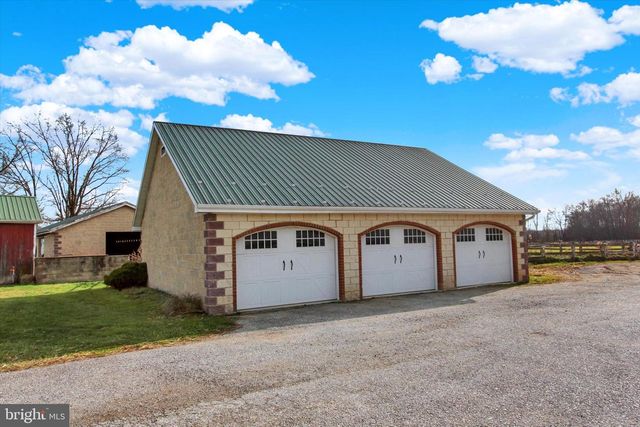 2894 OXFORD RD, New Oxford, PA 17350