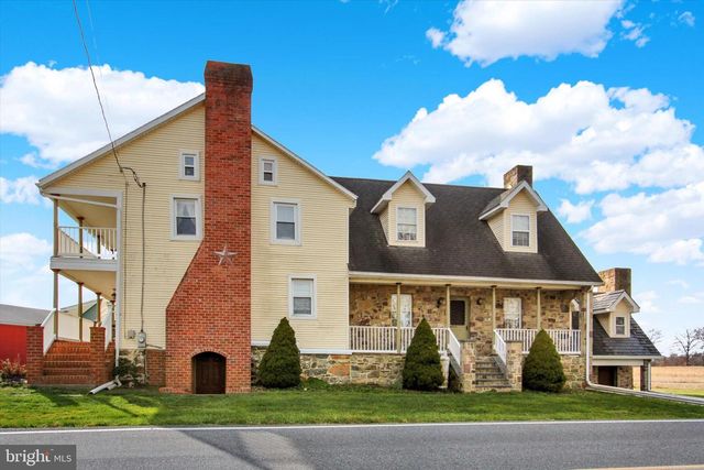 2894 OXFORD RD, New Oxford, PA 17350