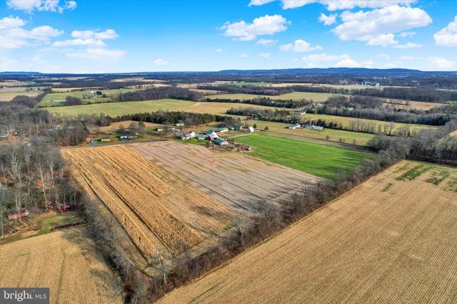 2894 OXFORD RD, New Oxford, PA 17350