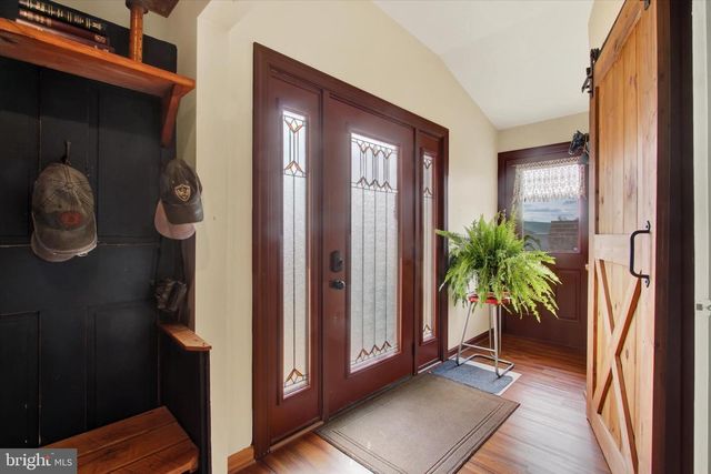 2894 OXFORD RD, New Oxford, PA 17350