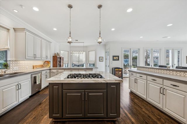 807 N 2nd Street, Bellaire, TX 77401