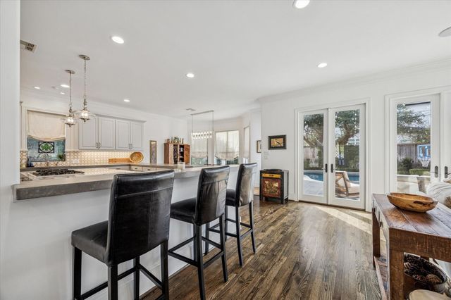 807 N 2nd Street, Bellaire, TX 77401