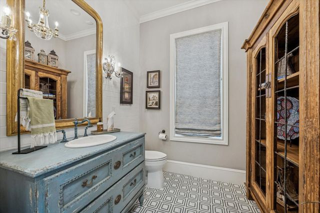 807 N 2nd Street, Bellaire, TX 77401