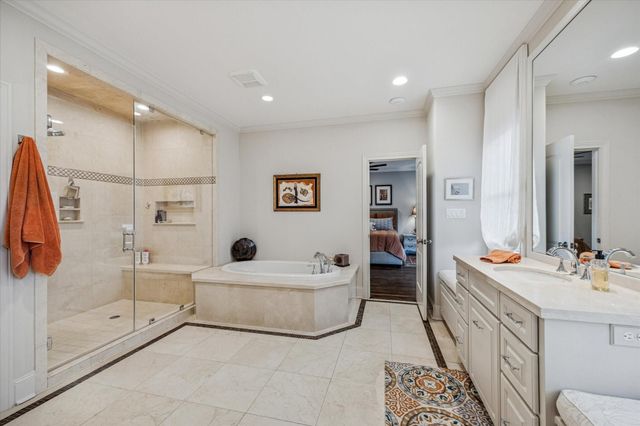 807 N 2nd Street, Bellaire, TX 77401