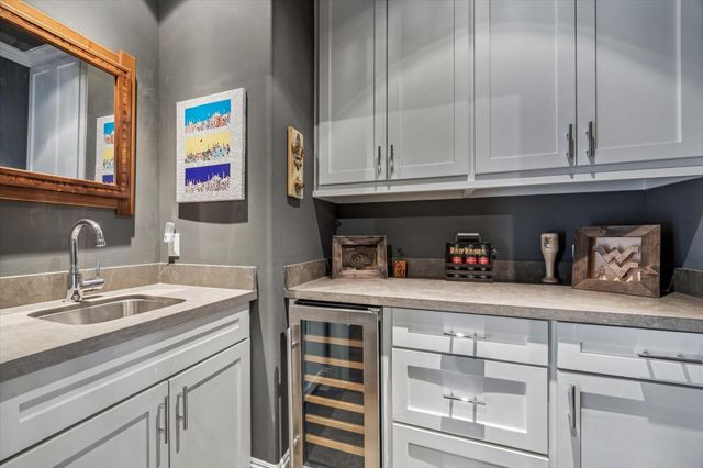 807 N 2nd Street, Bellaire, TX 77401