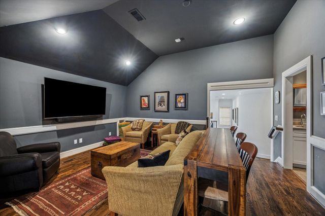 807 N 2nd Street, Bellaire, TX 77401