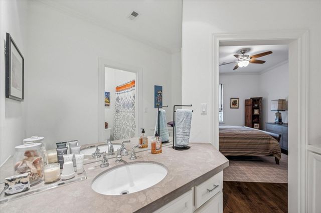 807 N 2nd Street, Bellaire, TX 77401