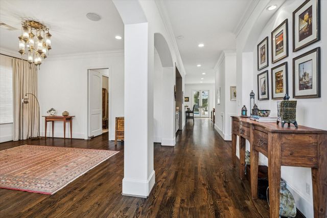 807 N 2nd Street, Bellaire, TX 77401