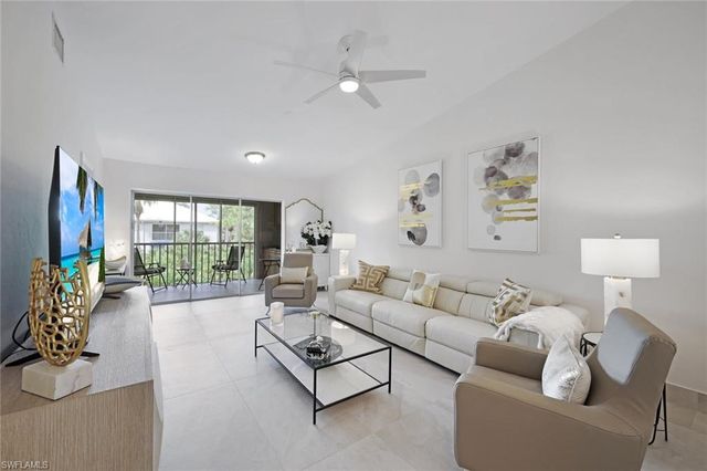 881 Gulf Pavilion DR 201, Naples, FL 34108