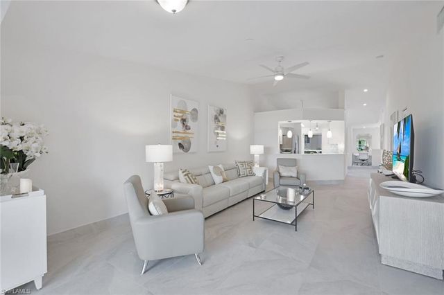 881 Gulf Pavilion DR 201, Naples, FL 34108