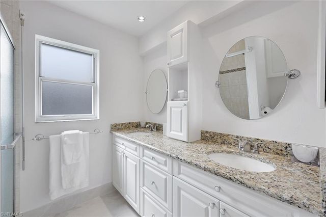 881 Gulf Pavilion DR 201, Naples, FL 34108