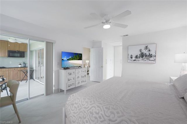 881 Gulf Pavilion DR 201, Naples, FL 34108