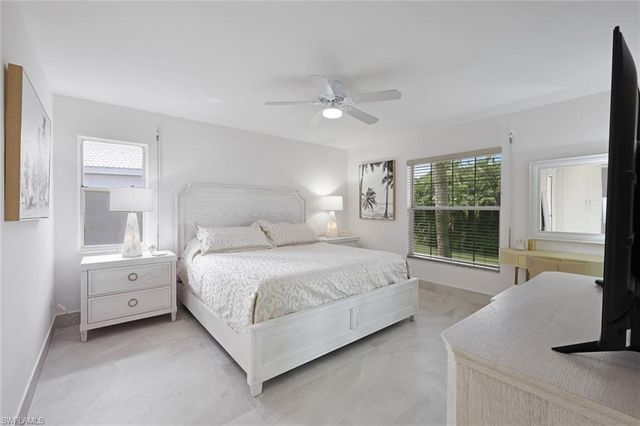881 Gulf Pavilion DR 201, Naples, FL 34108