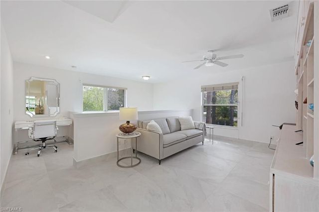 881 Gulf Pavilion DR 201, Naples, FL 34108