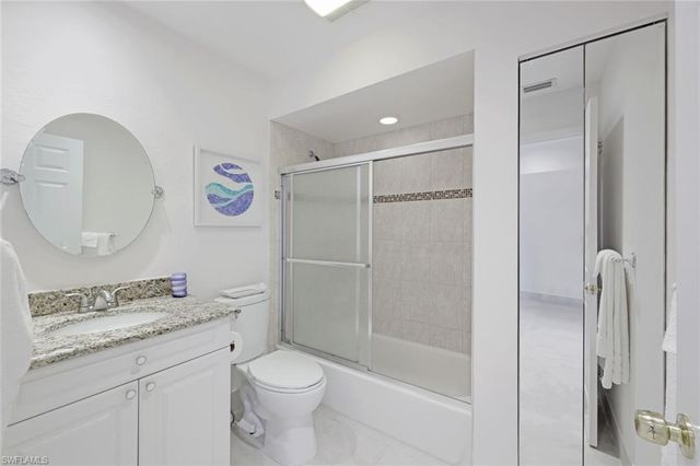 881 Gulf Pavilion DR 201, Naples, FL 34108