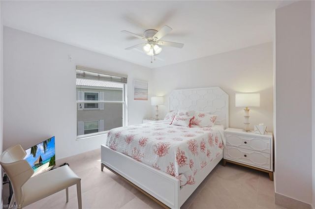 881 Gulf Pavilion DR 201, Naples, FL 34108