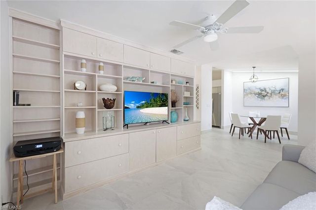881 Gulf Pavilion DR 201, Naples, FL 34108