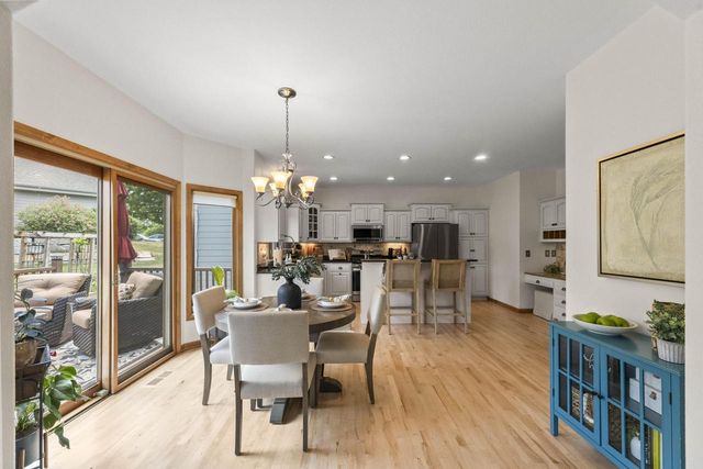 2138 Deer PATH, Waukesha, WI 53189