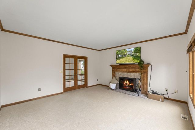 2138 Deer PATH, Waukesha, WI 53189