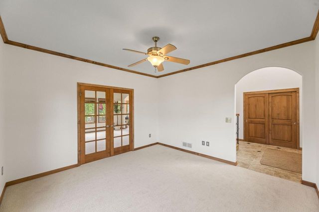 2138 Deer PATH, Waukesha, WI 53189