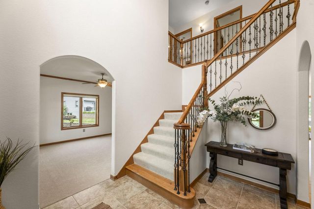 2138 Deer PATH, Waukesha, WI 53189