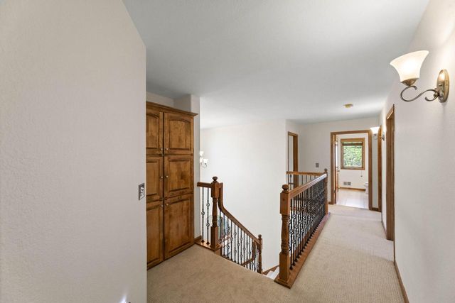 2138 Deer PATH, Waukesha, WI 53189