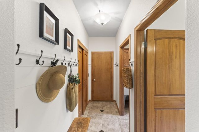 2138 Deer PATH, Waukesha, WI 53189