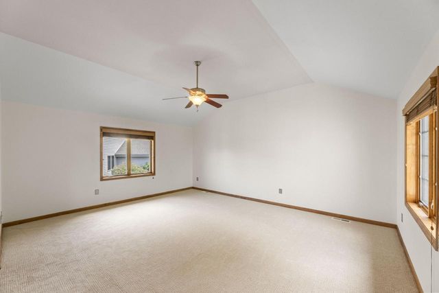 2138 Deer PATH, Waukesha, WI 53189