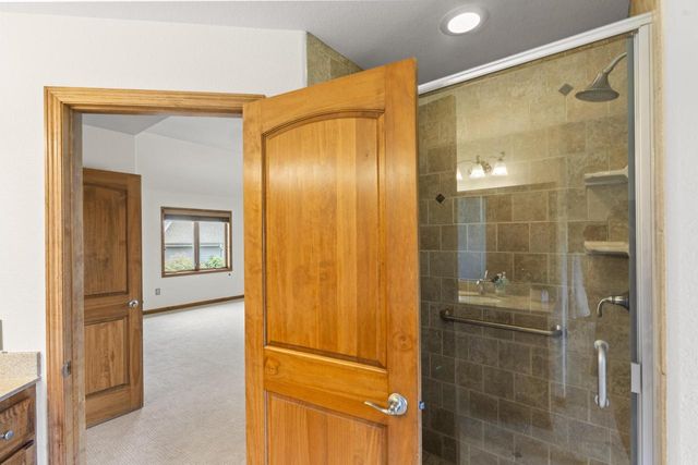 2138 Deer PATH, Waukesha, WI 53189
