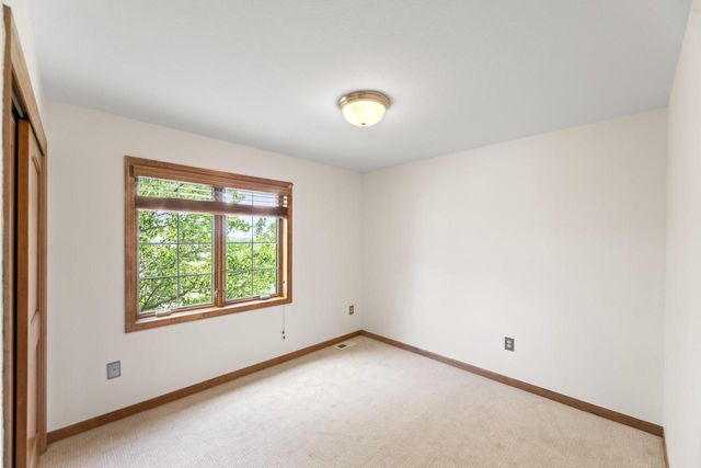2138 Deer PATH, Waukesha, WI 53189