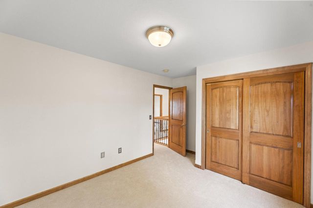 2138 Deer PATH, Waukesha, WI 53189