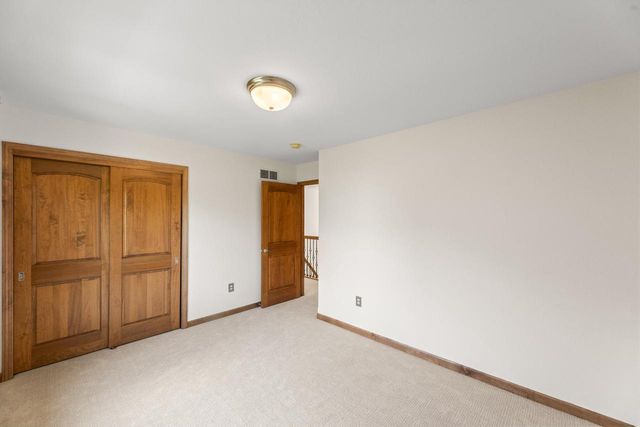 2138 Deer PATH, Waukesha, WI 53189