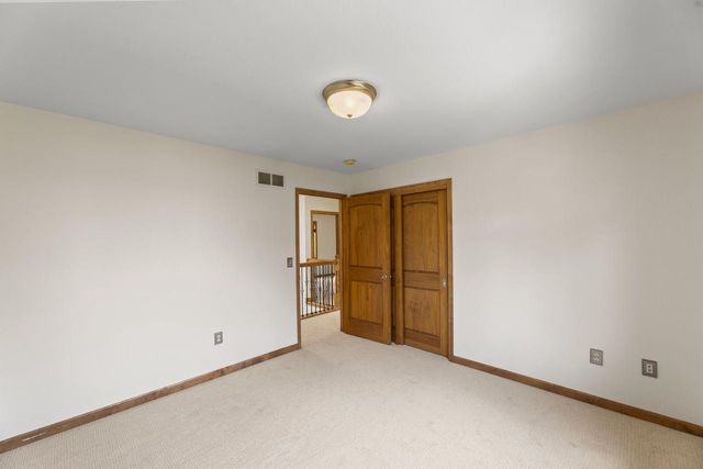 2138 Deer PATH, Waukesha, WI 53189