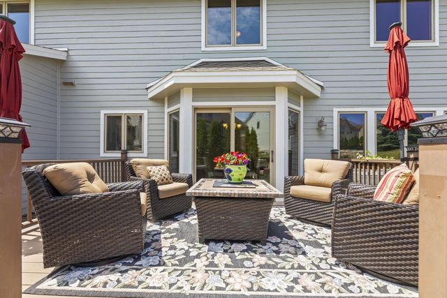 2138 Deer PATH, Waukesha, WI 53189