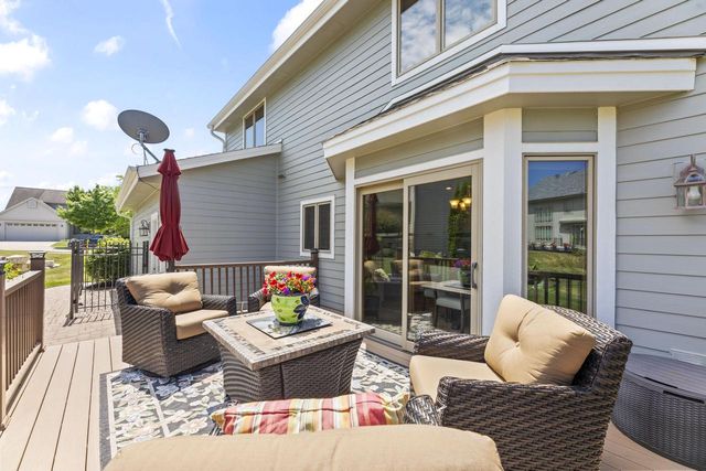 2138 Deer PATH, Waukesha, WI 53189