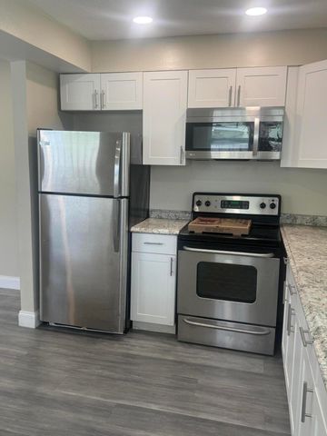 2793 SHAWNEE Road B, West Palm Beach, FL 33406