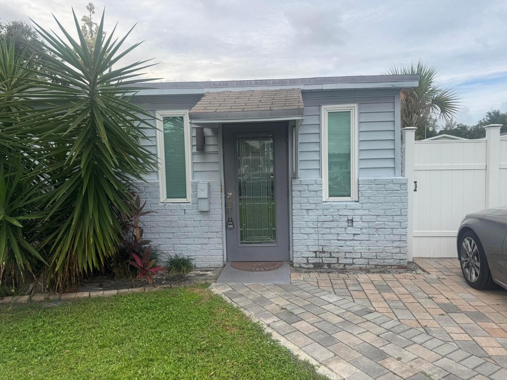 2793 SHAWNEE Road B, West Palm Beach, FL 33406