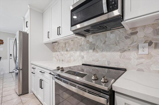 10902 Mullins Drive, Houston, TX 77096