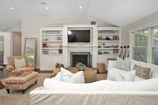 32 White Oak Lane, Westhampton Beach, NY 11978