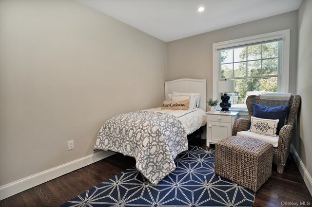 32 White Oak Lane, Westhampton Beach, NY 11978