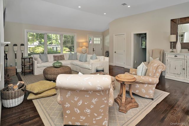 32 White Oak Lane, Westhampton Beach, NY 11978