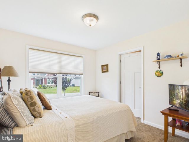 185 TWICKENHAM DR, Martinsburg, WV 25403
